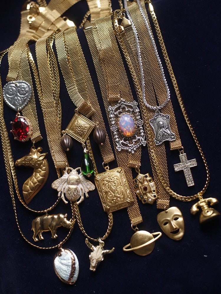 Vintage Filigree Triangle Pendant Gold Mesh Choker Necklace | Old Money Aesthetic - Doraflora